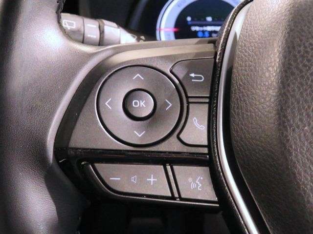 【ステアリングスイッチ】左です。ハンドルから手を離さず、運転に集中したまま手元でオーディオ操作等ができます。