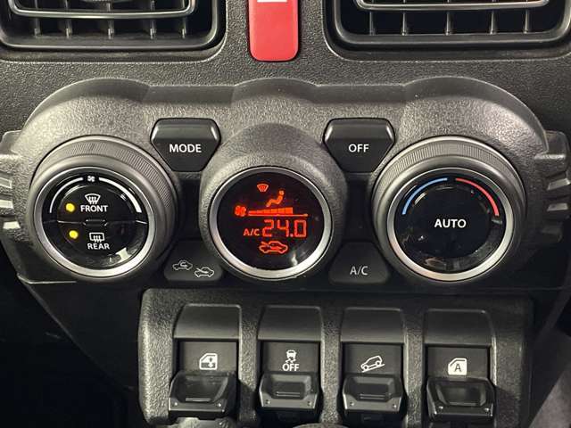 【運転席操作部】『運転席周辺の装備』の画像になります。快適なドライブを楽しむための機能が装備されています！運転席から触れるので使いやすいです！