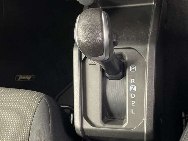 【シフトレバー】『シフトレバー』の画像になります。写真の内容に関してご不明点、ご質問等がございましたらお気軽にガリバー店舗までお問い合わせください。