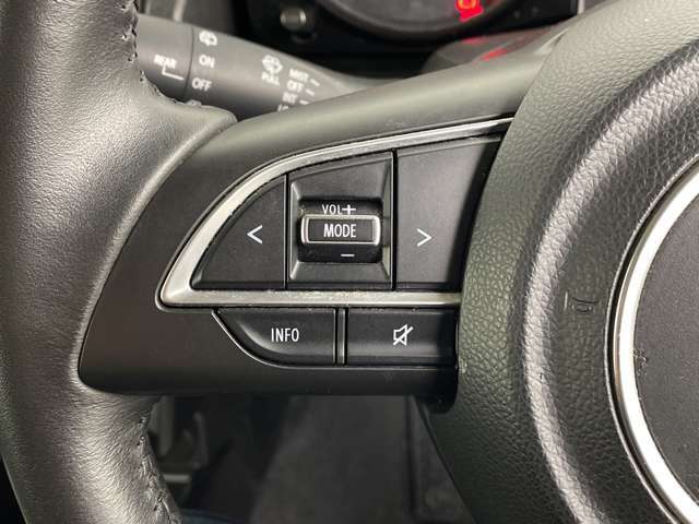 【運転席操作部】『運転席周辺の装備』の画像になります。快適なドライブを楽しむための機能が装備されています！運転席から触れるので使いやすいです！