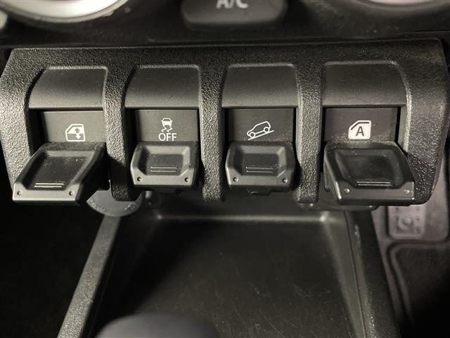 【運転席操作部】『運転席周辺の装備』の画像になります。快適なドライブを楽しむための機能が装備されています！運転席から触れるので使いやすいです！