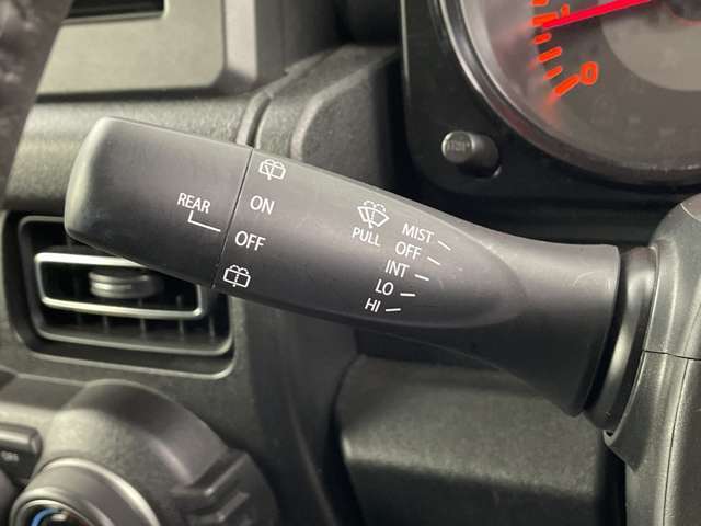 【運転席操作部】『運転席周辺の装備』の画像になります。快適なドライブを楽しむための機能が装備されています！運転席から触れるので使いやすいです！