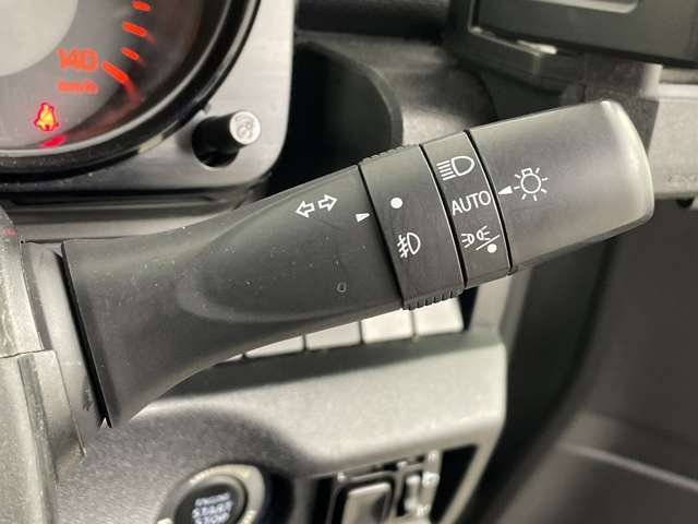 【運転席操作部】『運転席周辺の装備』の画像になります。快適なドライブを楽しむための機能が装備されています！運転席から触れるので使いやすいです！