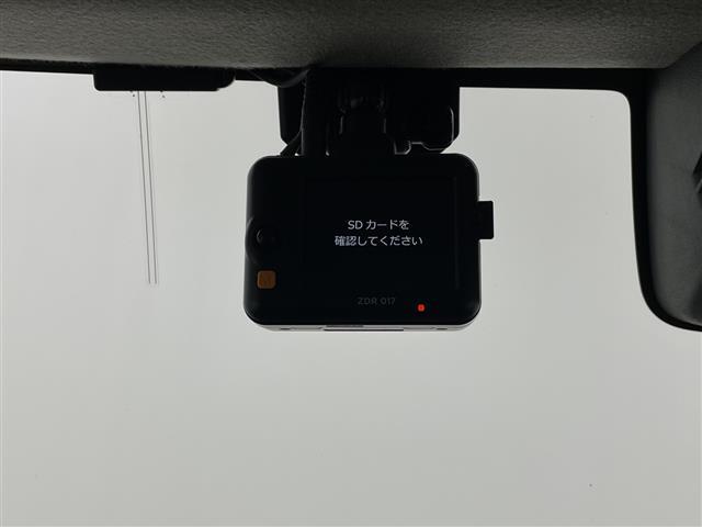 【ドライブレコーダー】映像・音声などの運転中の記録を残します。事故などを起こした起こされた時の証拠になりえますので、もしも時でも安心ですね。