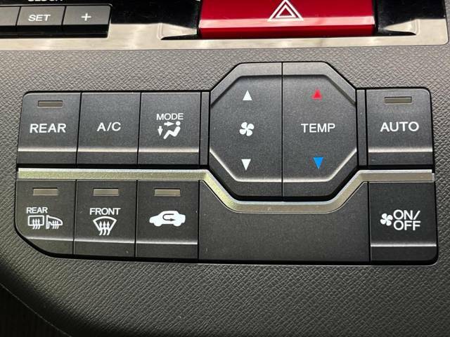 【問合せ：0776-53-4907】【オートエアコン】一度お好みの温度に設定すれば、車内の温度を検知し風量や温度を自動で調整。暑い…寒い…と何度もスイッチ操作をする必要はありません。