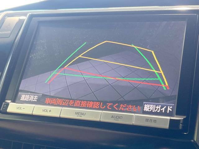 【バックカメラ】駐車時に後方がリアルタイム映像で確認できます。大型商業施設や立体駐車場での駐車時や、夜間のバック時に大活躍！運転スキルに関わらず、今や必須となった装備のひとつです！