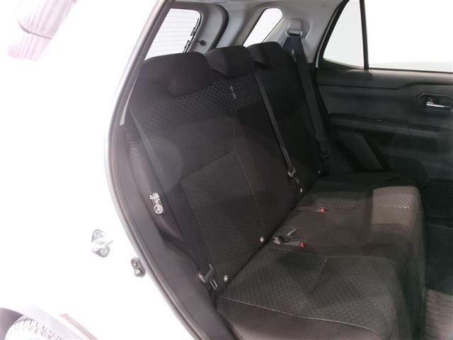 ゆとりある広々とした車内空間は、ドライブを始め買い物やレジャーなど、幅広く活躍します。一人でもみんなとでもお出かけを楽しみましょう！