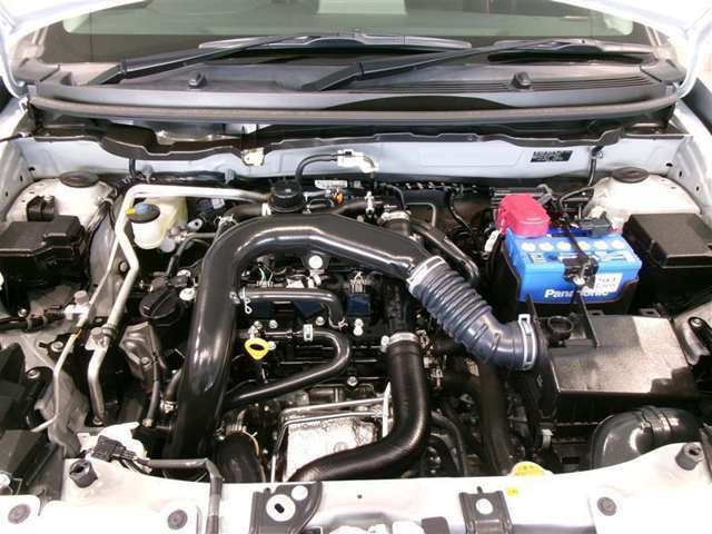 1000ccガソリンエンジンです。