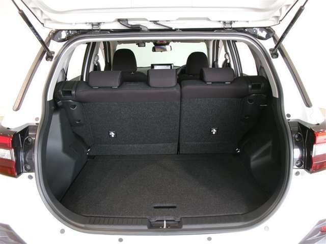 広々としたラゲージスペースを備えています。大きなものや長さのある荷物もしっかりと積み込めます。
