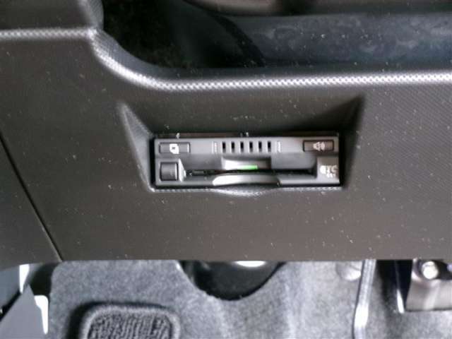 ETC車載器付きです。高速道路の料金所もスムーズに通過できます。