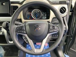 ハンドル回りです。触り心地の良い本革巻きステアリングホイール。