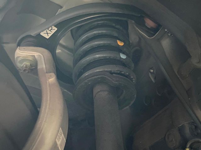 お車を安心してお乗りいただく為には、足回りの定期点検が欠かせません。サービスサポート（有償保証）では無料点検もご提供しており、安心のカーライフをお過ごしいただけるサポート体制が整っています。