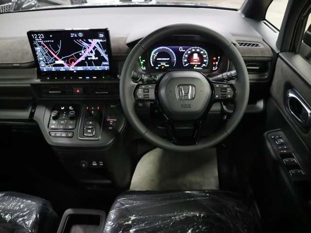 系列会社にメルセデスベンツ、BMW、VW、GMシボレー、クライスラー、スズキアリーナ等正規ディーラーを持つ当社ならご納車後の整備のノウハウも御座いますので安心してお乗り頂けます。