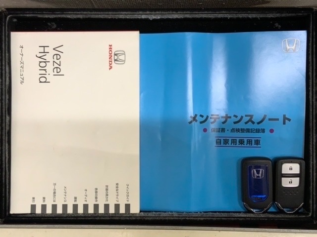 スマートキーは鍵をバッグに入れたままでもドアロックの開閉やエンジンのON・OFFができます。夜間や雨の日も鍵を探さなくて良いので便利です。