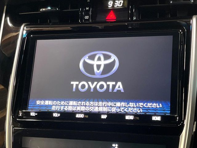 【純正ナビ】人気の純正ナビを装備しております。ナビの使いやすさはもちろん、オーディオ機能も充実！キャンプや旅行はもちろん、通勤や買い物など普段のドライブも楽しくなるはず♪