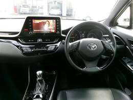 C-HRの運転席まわりです。