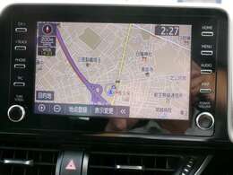 純正ナビを装備。タッチパネル式で使いやすく、お出かけもラクラクです。
