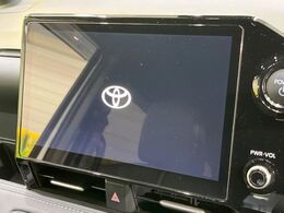 【10.5インチナビ】高級感とインパクトのある大画面ナビを装備。各種オーディオ操作はもちろん、スマホ連携もできる利便性の高いナビです♪