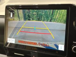 【バックカメラ】駐車時に後方がリアルタイム映像で確認できます。大型商業施設や立体駐車場での駐車時や、夜間のバック時に大活躍！運転スキルに関わらず、今や必須となった装備のひとつです！
