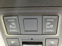 【両側パワースライドドア】スマートキーや運転席のスイッチで後席両側スライドドアの開閉が可能♪電動だから力を入れてドアを開ける必要が無く、小さなお子様でも簡単に開け閉めでき快適です♪