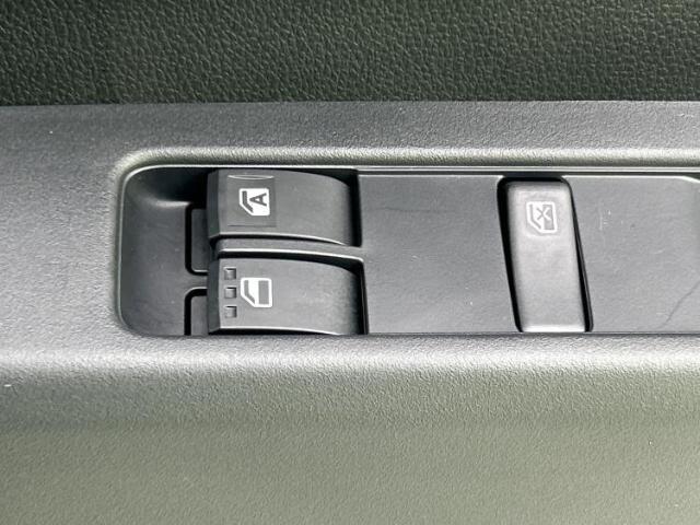 お車に合わせて無料保証以外にも、保証範囲、期間、距離を拡充させた有料保証もご用意しております！中古車の購入が初めてで不安・・・というお客様もご安心ください！