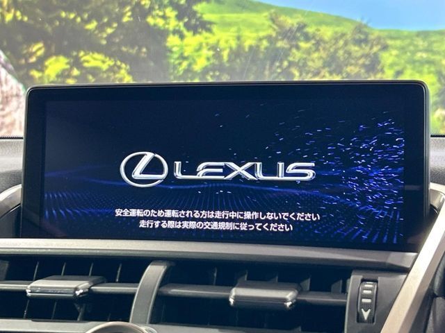 【10.3インチワイドナビ】高級感とインパクトのある大型ワイドナビを装備。各種オーディオ操作はもちろん、横長ワイド画面でのマップ2分割表示など、利便性も高いナビです♪
