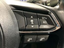 【マツダ・レーダークルーズコントロール】高速道路での長距離走行が楽に！自動で速度を保つクルーズコントロールが、衝突軽減システムと連携し、前方の車両を感知して車間を保つように速度調節してくれます！！