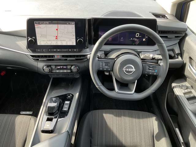運転席周りの画像です。実際に座っていただいて、装備や座り心地、視界の良さなどを実感していただければと思います。