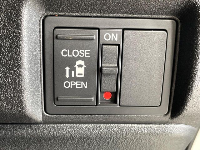 【パワースライドドア】スマートキーや運転席のスイッチでスライドドアの開閉が可能♪電動だから力を入れてドアを開ける必要が無く、小さいお子様でも、重い荷物を持っている時もラクに開け閉めできます♪