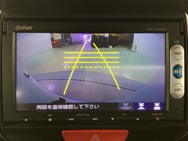バックをするとき自動でリアの様子が映る『リアカメラ』付き！　画面で確認しながらバックが出来るので駐車の時も安心です。