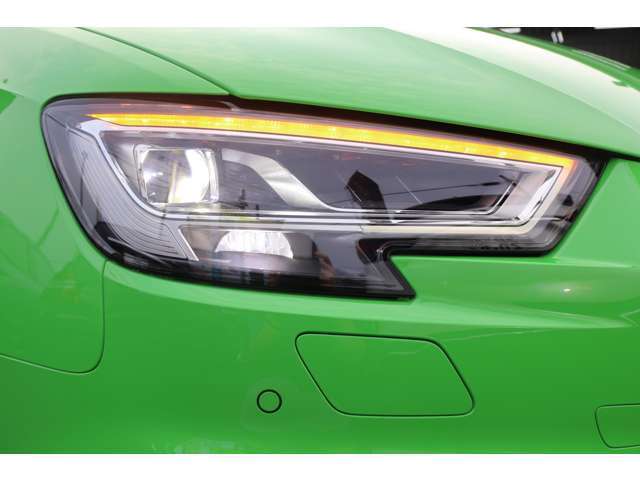 LEDヘッドライトは消費電力が抑えられるだけでなく、強い明るさで悪天候や夜間走行時も良好な視界を確保し安心して運転できる点が嬉しいポイントです。