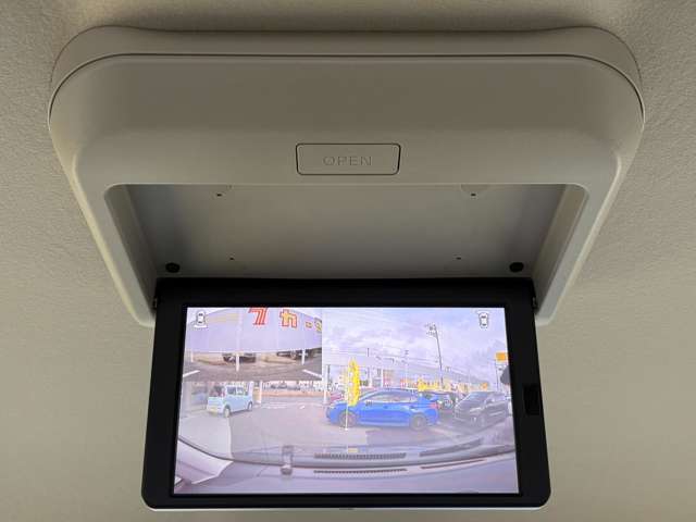 ★後部座席モニター付きで後部座席のかたもテレビなどを楽しめます♪★