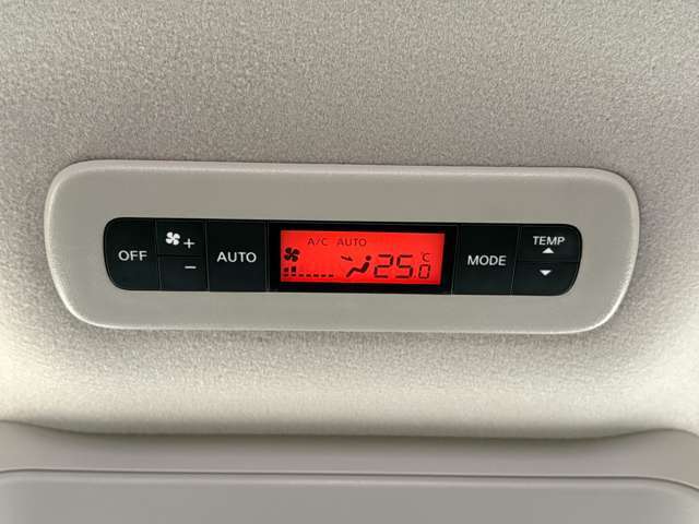 ☆オートエアコン付きで暑い夏も寒い冬も快適にお過ごしいただけます！！社内の空間を設定温度に保ってくれるので大変便利です☆
