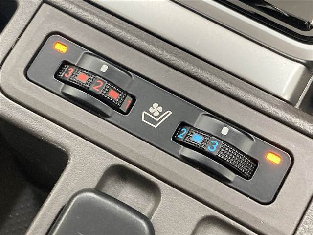 【シートヒーター＆シートエアコン】高級車にふさわしい快適装備で、夏場は座面から涼しい風が、冬場は身体の芯からポカポカになりますね。