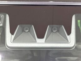 【スマートアシスト】走行中に前方の車両等を認識し、衝突しそうな時は警報とブレーキで衝突回避と被害軽減をアシスト。より安全にドライブをお楽しみいただけます。