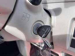 【　スマートキー＆プッシュスタート　】鍵を挿さずにポケットに入れたまま鍵の開閉、エンジンの始動まで行えます。