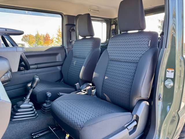 全国対応可能な12カ月保証付きとなります。【全国正規ディーラーでの修理　修理限度額無し　修理限度回数無し　走行距離無制限　ロードサービス付帯　】詳細はスタッフまでお気軽にお問い合わせくださいませ。