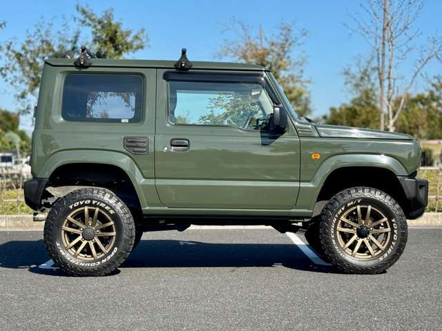 ジムニー専門店として培ったノウハウを出来る限りご納車するお車に注ぎます。ご納車までに整備終了後に走行チェックをさせて頂く場合がありますので、走行距離が延びる事が御座いますので、ご了承下さいませ。