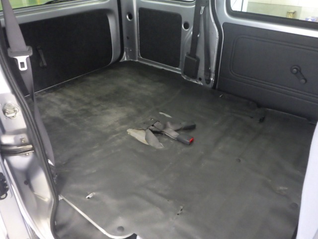 内装、外装は、専任のスタッフが真心込めて丁寧にクリーニングしておりますので、ピカピカに仕上がっております。中古車でもこのキレイな状態は必見です！