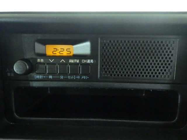 ヘッドライトレベライザー☆道路状況や積荷の加重に応じてライトの高さを調節することができます！！対向車への眩しさへの配慮も忘れません◎