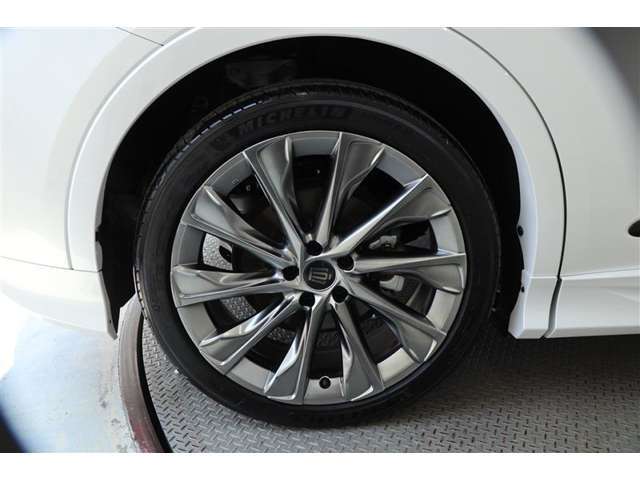 純正アルミホイール【タイヤサイズ225/45R21】