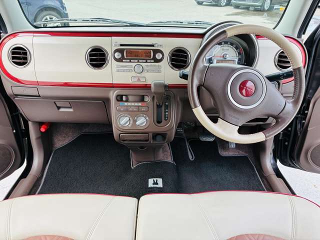 全車内外装クリーニング済み★気になる内装もピカピカです♪当社自慢のキレイさを、ぜひご覧ください。さらには、納車前にも清掃を行い、ボディーには撥水コーティングを施工してのお渡しです【ゴールドパック】