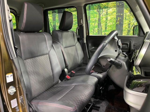 運転席シート廻りは使用感も少なく、良好な状態となっています。丁寧に使われていたことがよくわかりますね。