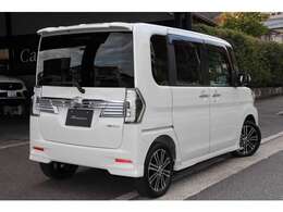 遠方だからとお悩みのお客様、全国納車OKです。当社提携の陸送業者がお住まいの地域での登録、御自宅までの納車を致しますのでお気軽にお問い合わせください。