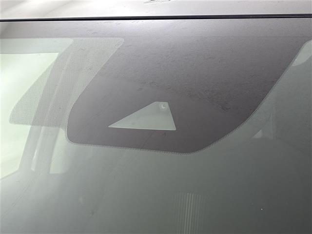 【ドライブレコーダー】映像・音声などの運転中の記録を残します。事故などを起こした起こされた時の証拠になりえますので、もしも時でも安心ですね。