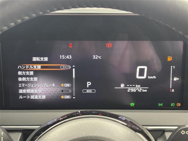 【ステアリング】軽い力で扱いやすいハンドルです。目立つ傷やスレなどなく綺麗な状態です！除菌プランいれていただくとさらに快適に！清潔なお車はお子様にも安心ですね！