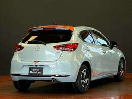 【MAZDA2】マツダのメーカー名を冠したコンパクトカーです。小さめの車体で運転しやすく、かつ5人乗りなので、家族が増えても安心です。「好きを探せる相棒」をコンセプトに誕生しました。外装は研磨をしております