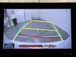 バックモニター付なので後退時に後方が見えるので安心。　車は構造上、死角がたくさんなので万が一を考えると必須ですね。　あくまで補助の為の装備、バックは目視で確認する事が重要ですよ。