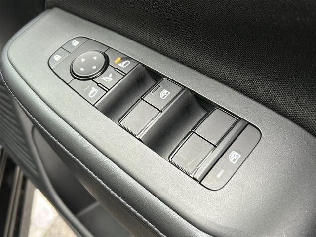 【窓操作部】軽い力で、窓を開けたり閉めたりすることができます！掲載箇所以外にご希望の写真がございましたら、お気軽にお問い合わせ下さい！メールや郵送でお送りさせていただきます。