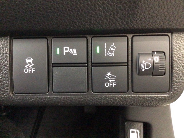 ホンダが推し進める総合先進安全装備のセンシング搭載！　衝突や斜線はみだしなどの危険が予測される時、センサーが警告。ヒューマンエラーを高度先進技術が補完してくれます。